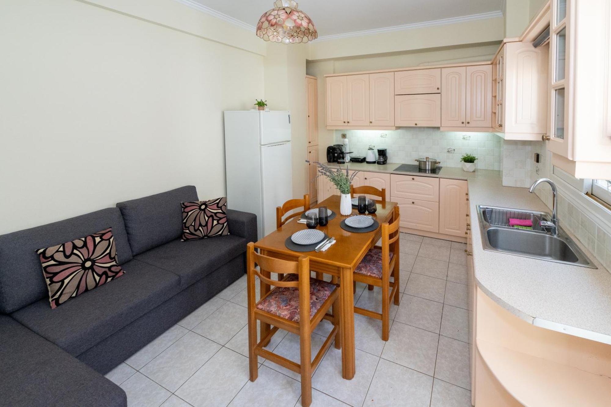 Mando Patrasso - Classical Apartment In The Center Of Patras With Free Parking 外观 照片