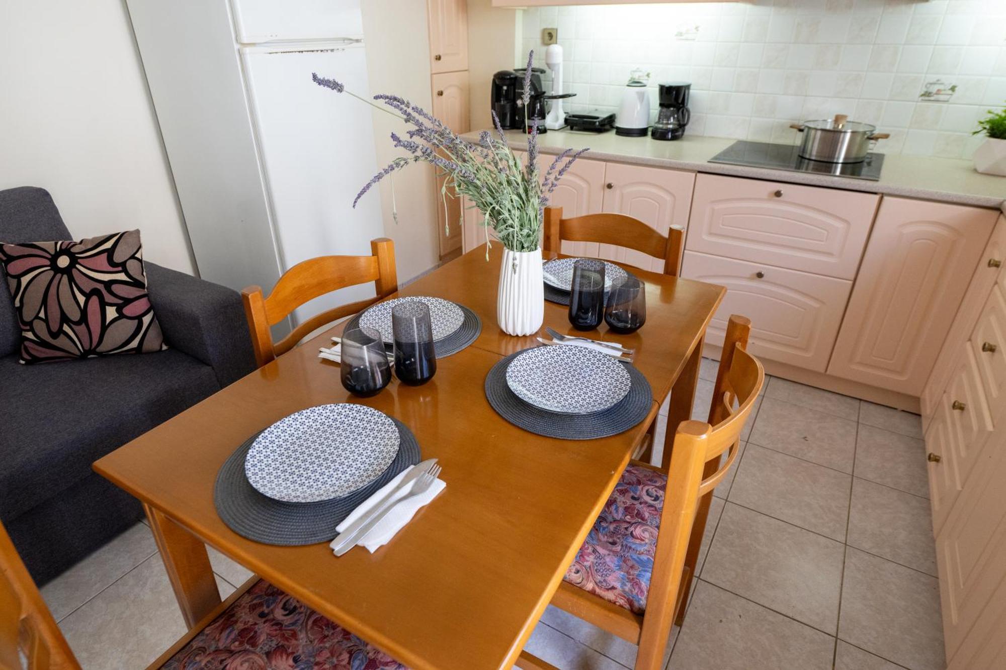 Mando Patrasso - Classical Apartment In The Center Of Patras With Free Parking 外观 照片