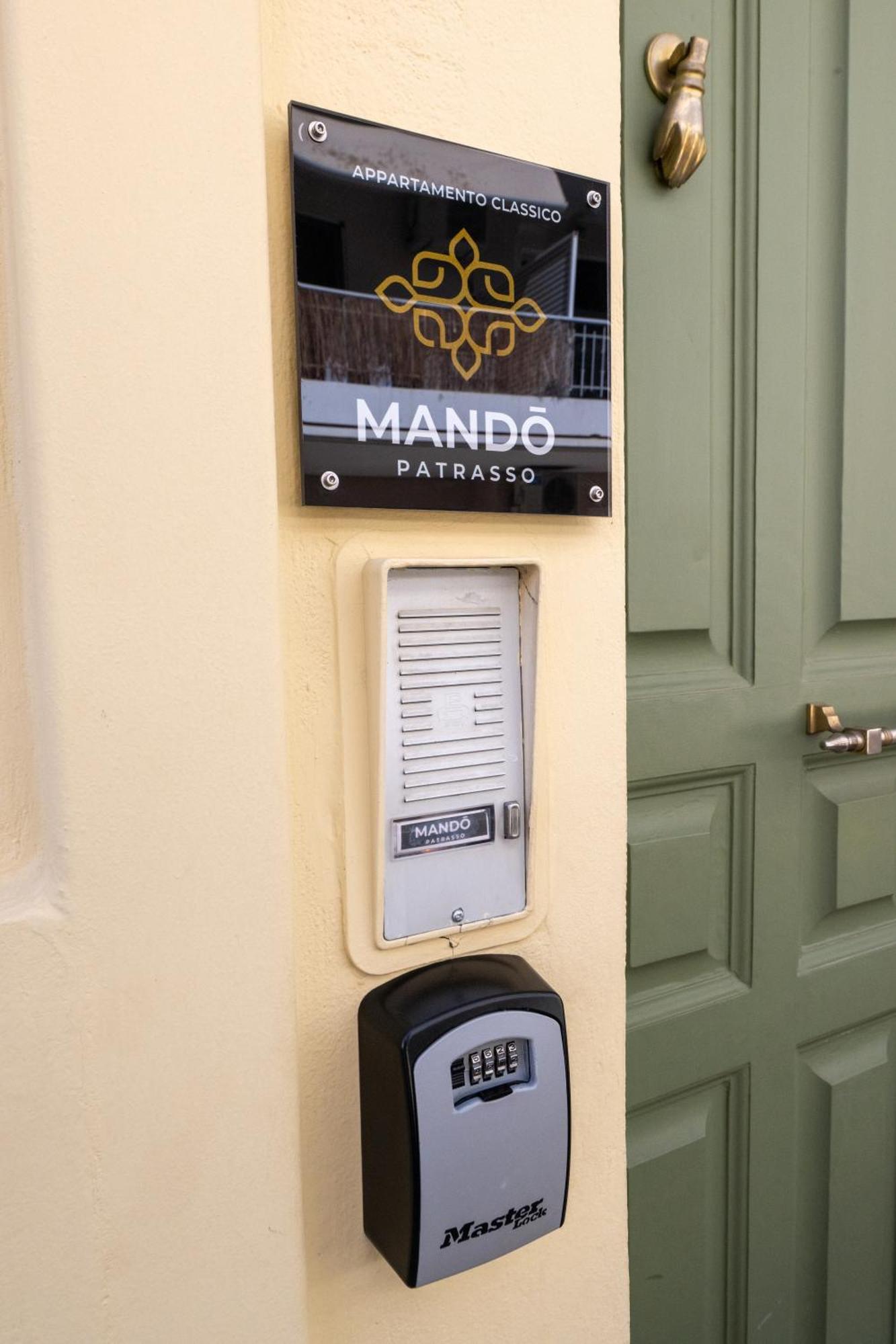 Mando Patrasso - Classical Apartment In The Center Of Patras With Free Parking 外观 照片