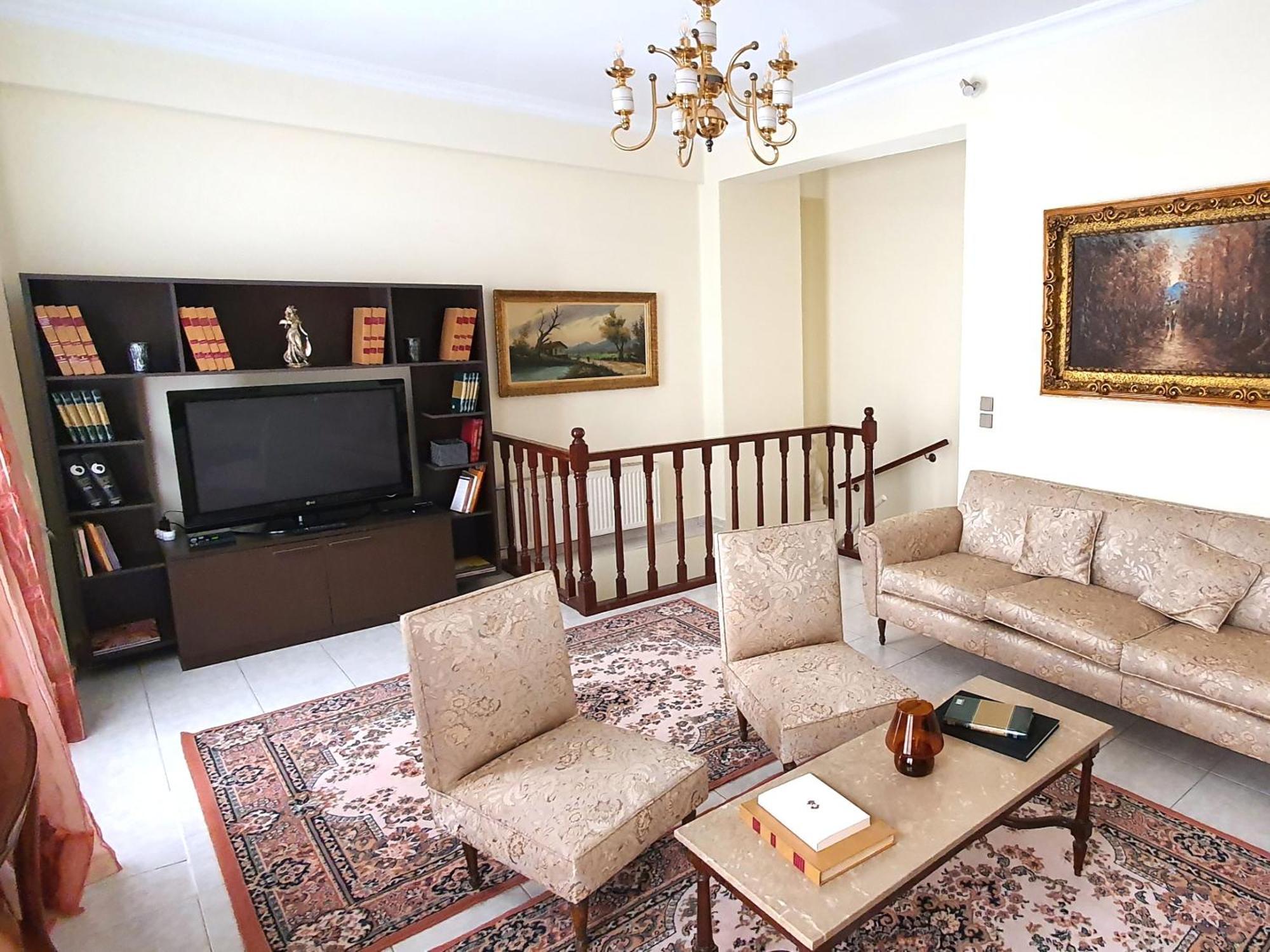Mando Patrasso - Classical Apartment In The Center Of Patras With Free Parking 外观 照片