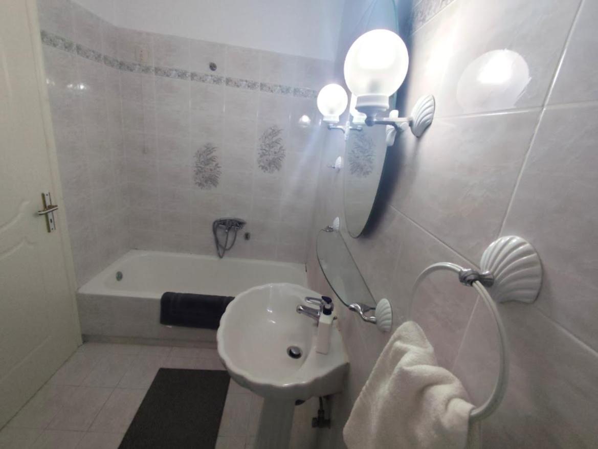 Mando Patrasso - Classical Apartment In The Center Of Patras With Free Parking 外观 照片