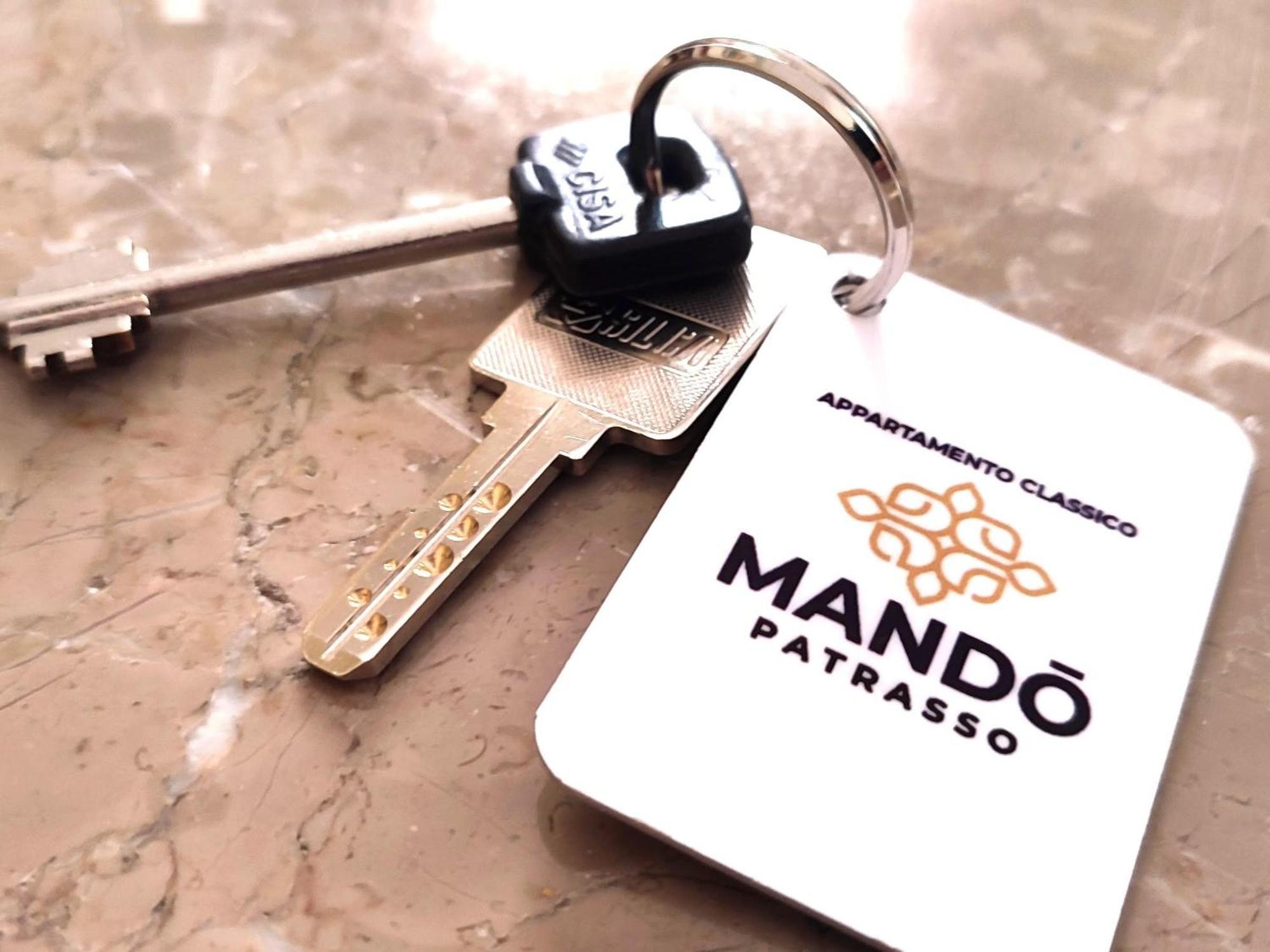 Mando Patrasso - Classical Apartment In The Center Of Patras With Free Parking 外观 照片