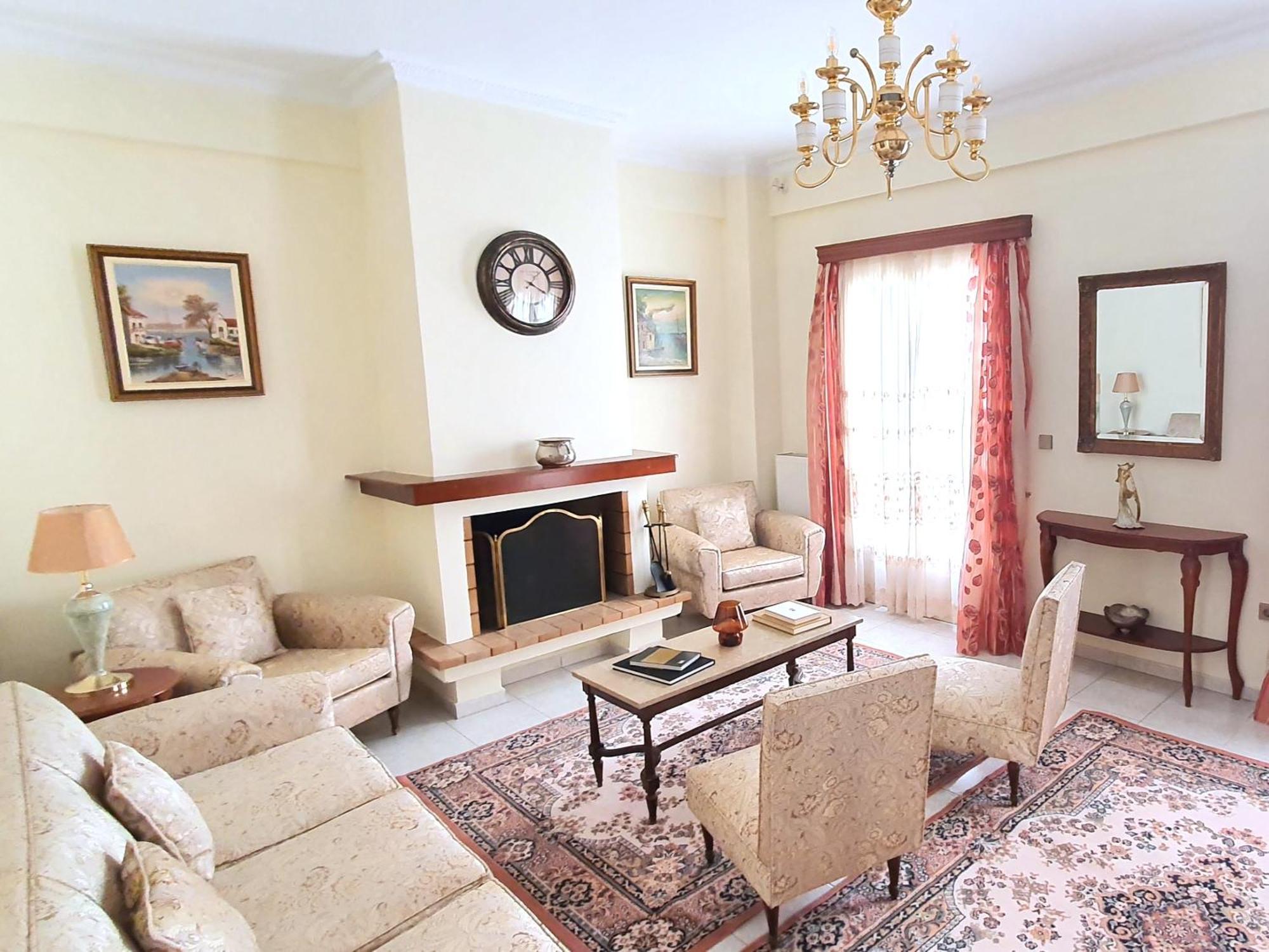 Mando Patrasso - Classical Apartment In The Center Of Patras With Free Parking 外观 照片