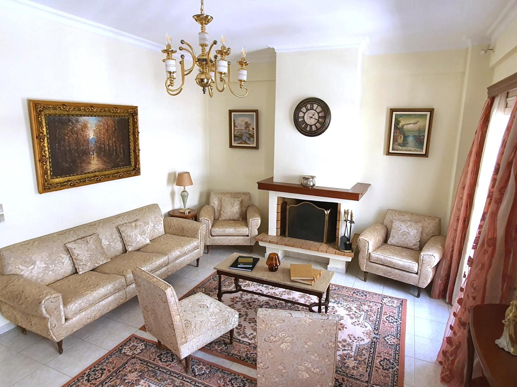 Mando Patrasso - Classical Apartment In The Center Of Patras With Free Parking 外观 照片