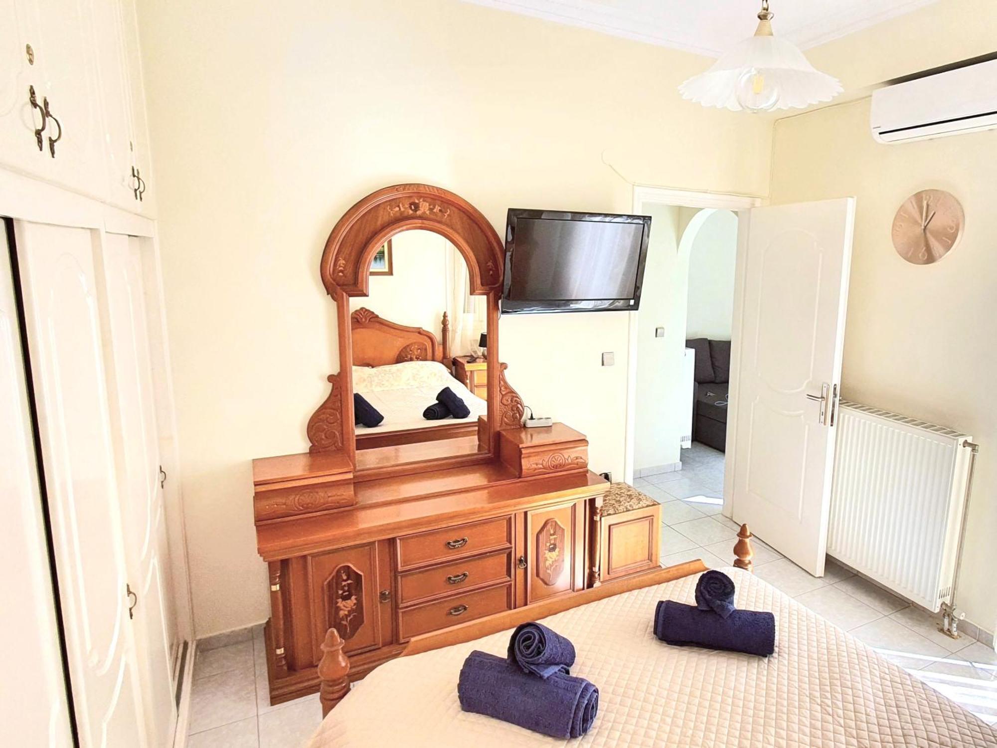 Mando Patrasso - Classical Apartment In The Center Of Patras With Free Parking 外观 照片